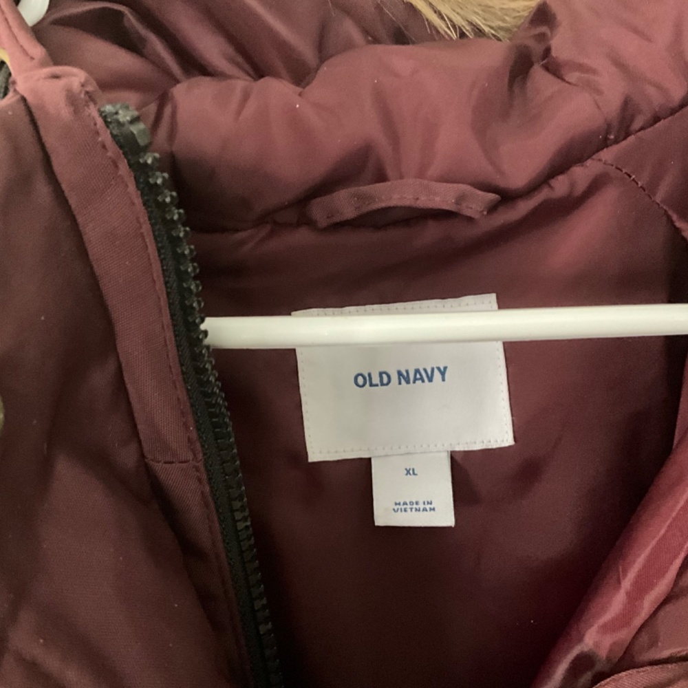 Old Navy like EUC new XL Winter jacket with faux fur hood for ski snow rain cold - Picture 7 of 11